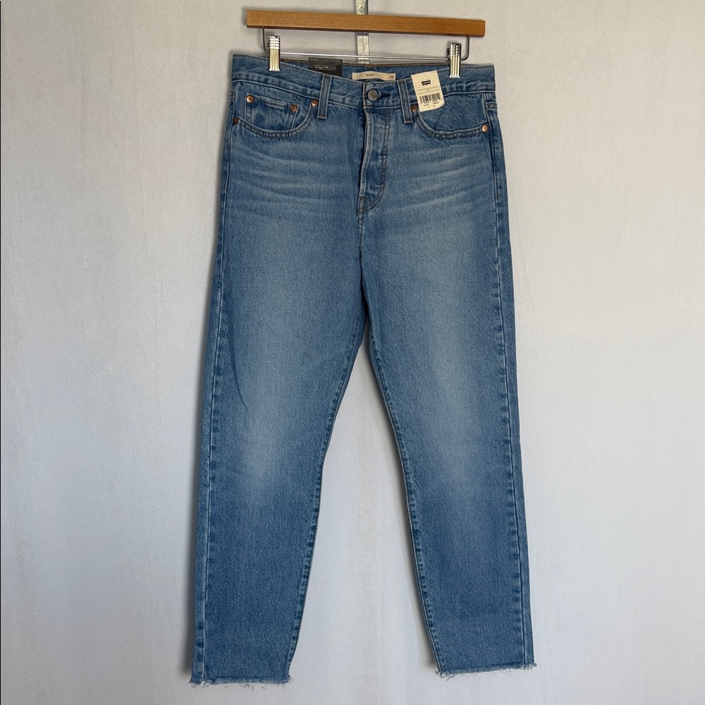NWT Levi's Premium Wedgie Raw Hem Jeans Size 28 Button Fly Straight Leg Ankle